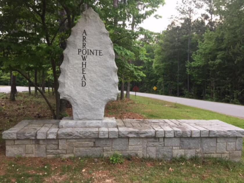 Arrowhead Pointe Golf Course, Entrance